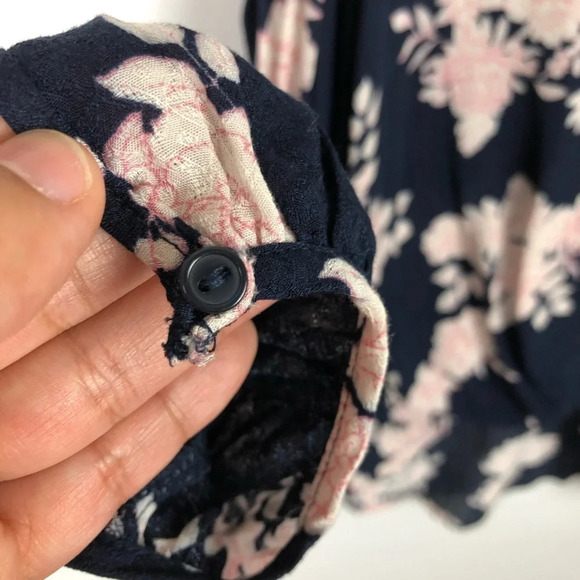 Lush Cold Shoulder Floral Print Blouse Size XS - Picture 8 of 8